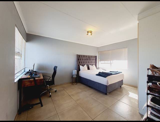 2 BEDROOM APARTMENT FOR SALE IN OAKDENE
